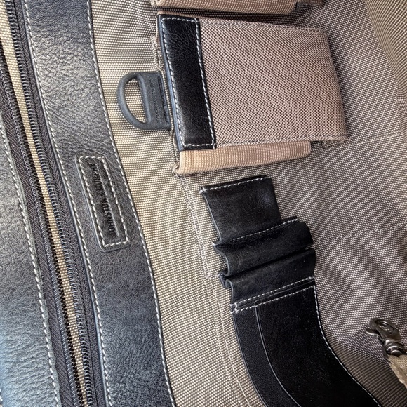 Johnston & Murphy black leather Messenger Laptop Carry On Bag Briefcase - Picture 10 of 11